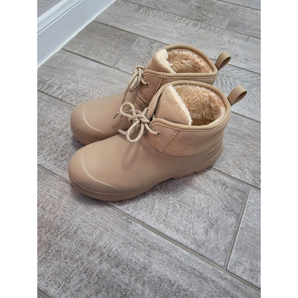 Wmns Tasman X Lace Boot UGG- Size 8 - Rare find